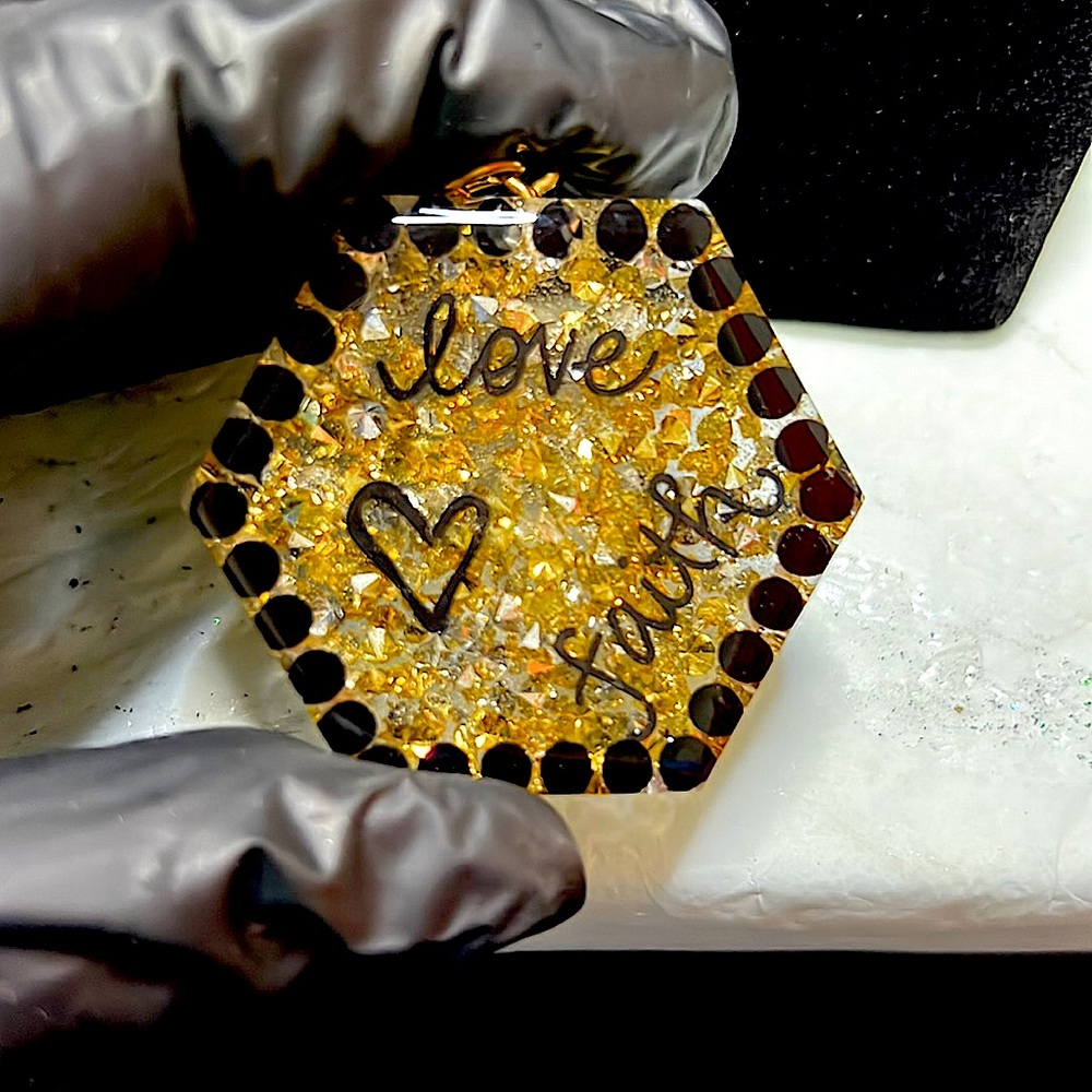 Resin keychain: “Love + Faith”